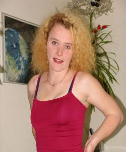 <p class='ppt-number'> 221 779 + PIN 434</p><p class='ppt-pricing-de'>1,99 Euro/Min.</p>