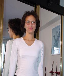 <p class='ppt-number'>221 779 + PIN 433</p><p class='ppt-pricing-de'>1,99 Euro/Min.</p>