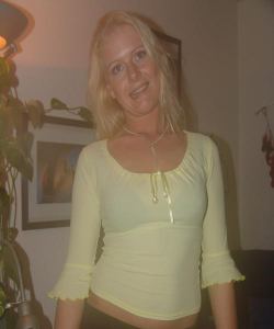 <p class='ppt-number'> 221 779 + PIN 433</p><p class='ppt-pricing-de'>1,99 Euro/Min.</p>