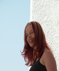 <p class='ppt-number'>221 779 + PIN 434</p><p class='ppt-pricing-de'>1,99 Euro/Min.</p>