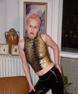 <p class='ppt-number'>221 779 + PIN 073</p><p class='ppt-pricing-de'>1,99 Euro/Min.</p>