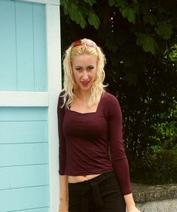 <p class='ppt-number'> 221 779 + PIN 360</p><p class='ppt-pricing-de'>1,99 Euro/Min.</p>